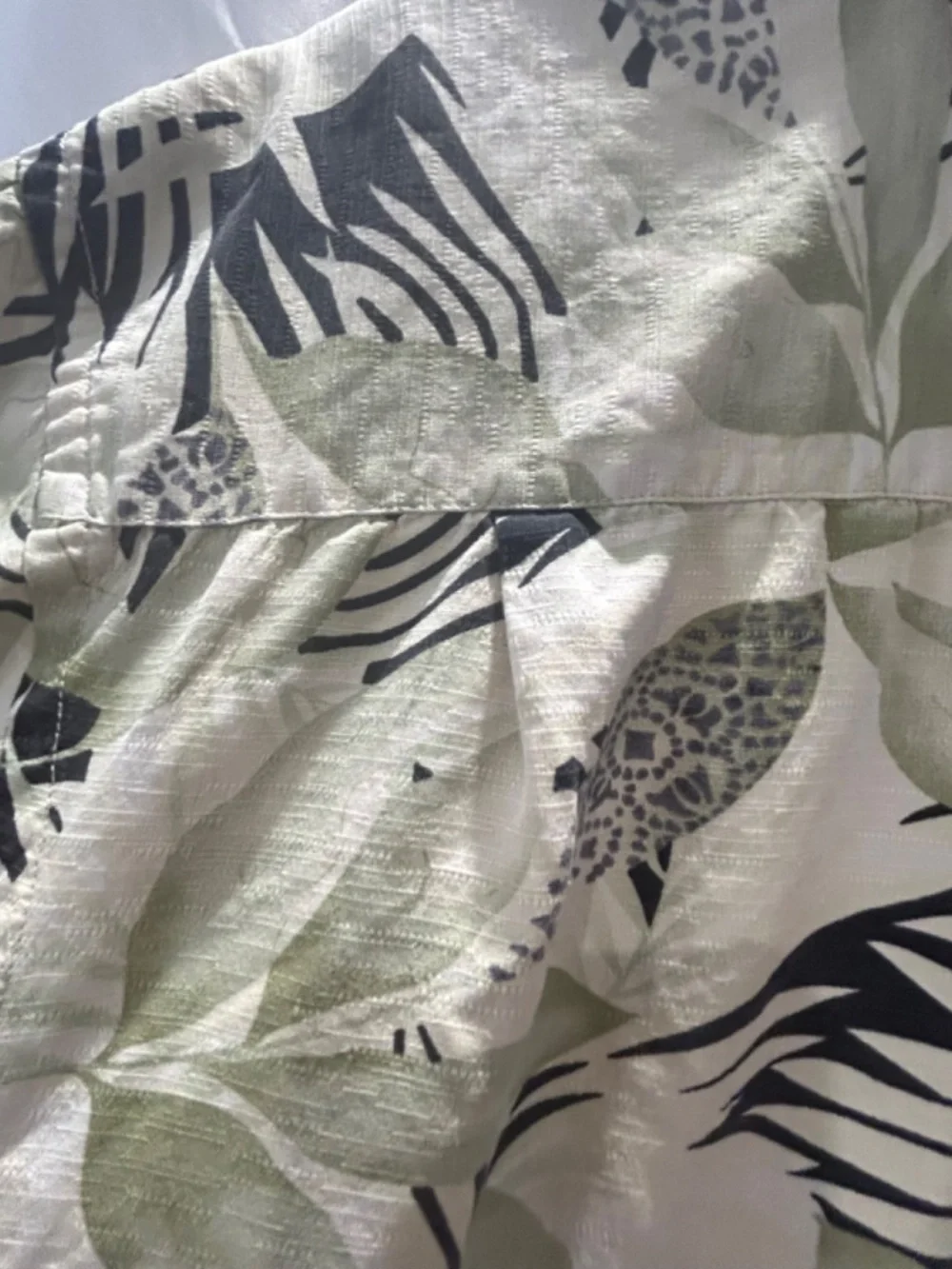 Vintage Geoffrey Beene 100% Silk Shirt Mens Large, Tropical Hawaiian Floral Leaf